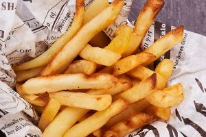 Kymppi tikkuperuna-annos